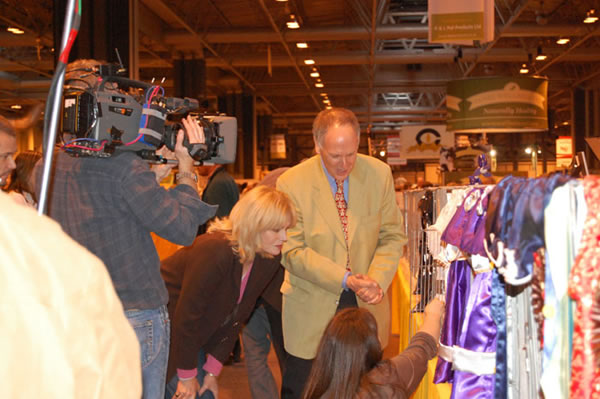 Joanna Lumley & Roger Tabor at Supreme NEC 08 .jpg