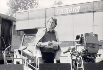 Roger Tabor filming at Chester Zoo PMaOSp.jpg