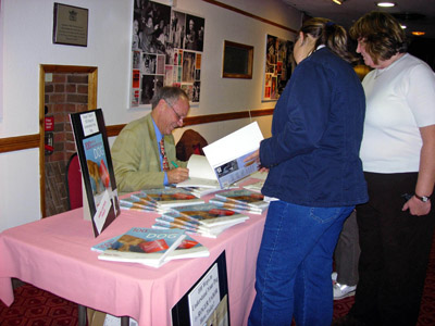 RT bk signing Aylesbury theatre ie.jpg